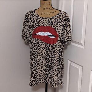 Leopard lip tshirt